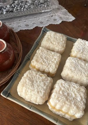 A picture of Bánh In with Mung Bean Filling.