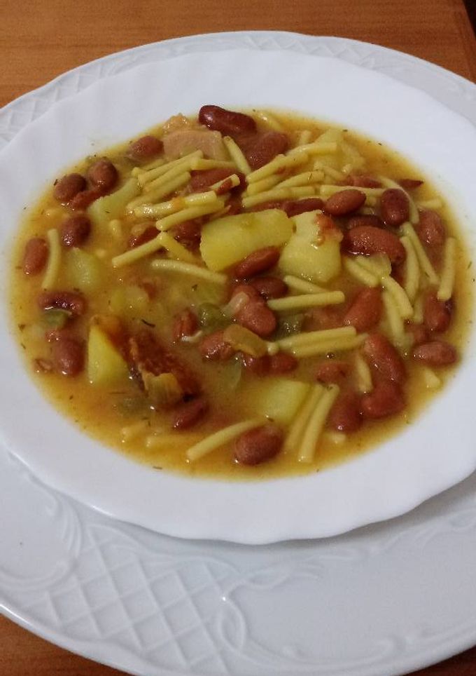Una foto de Papas, judías y fideos