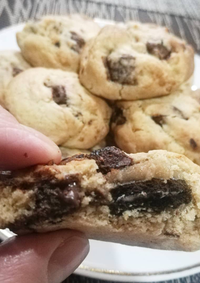 A picture of Oreo Stuffed Chocolate Chip Cookies.