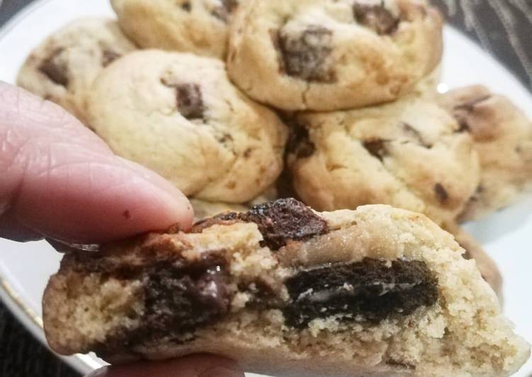 Recipe of Super Quick Homemade Oreo Stuffed Chocolate Chip Cookies