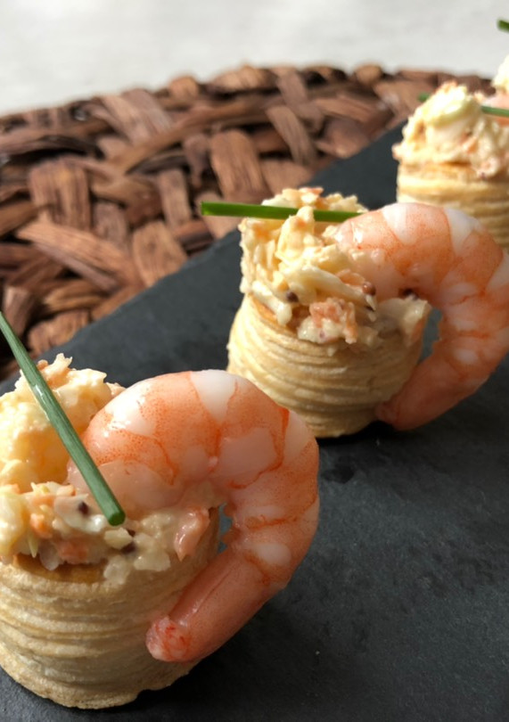 Una foto de Volovanes rellenos de ensalada de col con gamba