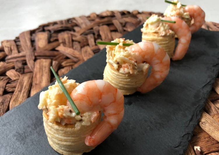 Volovanes rellenos de ensalada de col con gamba
