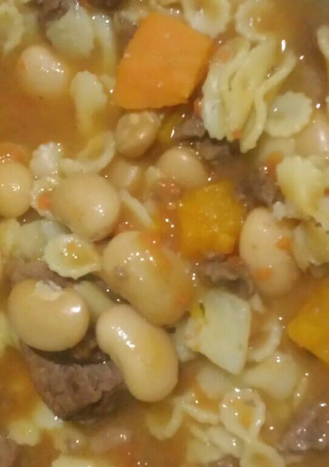 Una foto de Guiso con porotos de manteca.