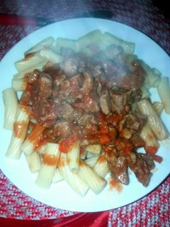 Una foto de Tallarines con salsa