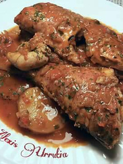 Una foto de Cazuela de salmonetes con patatas en salsa de azafrán