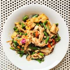 รูปของ Tumis sayur warna (jamur tiram, kacang panjang, tahu kotak) 🍁🌱