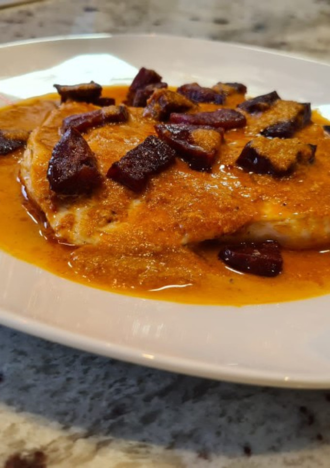 Una foto de Pechuga de pollo en salsa de chorizo