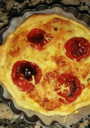 Une photo de Tartelette a la moutarde à l ancienne/tomates