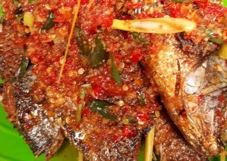 Cara mudah meracik Nila Pedas Manis Anak Kost, Lezat Sekali