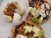 Una foto de waffle sin leche