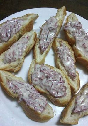 Hình của món Bánh mỳ + sốt mayonnaise bò hầm.
