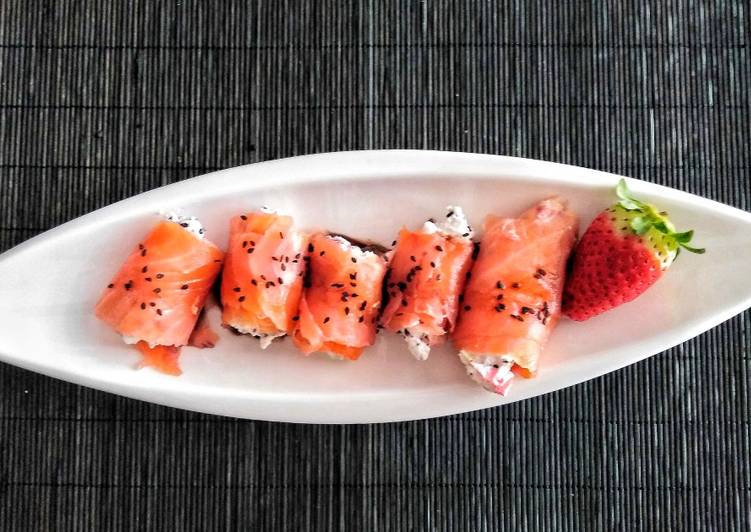 Involtini di salmone alle fragole