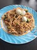 Pasta con pollo, brócoli y chorizos