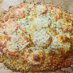 รูปของ Pizza serrana en base de coliflor y avena🍕