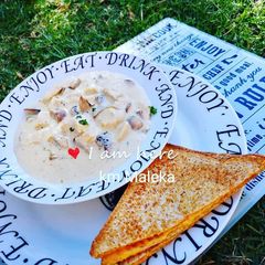 Creamy chicken mushrooms soup A picture of Creamy chicken mushrooms soup.