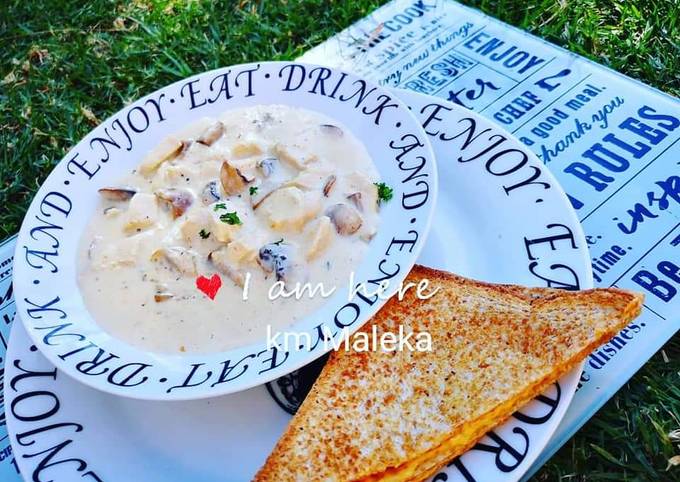 Creamy chicken mushrooms soup