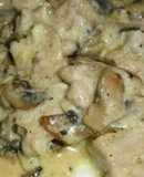 Pollo en crema con hongos