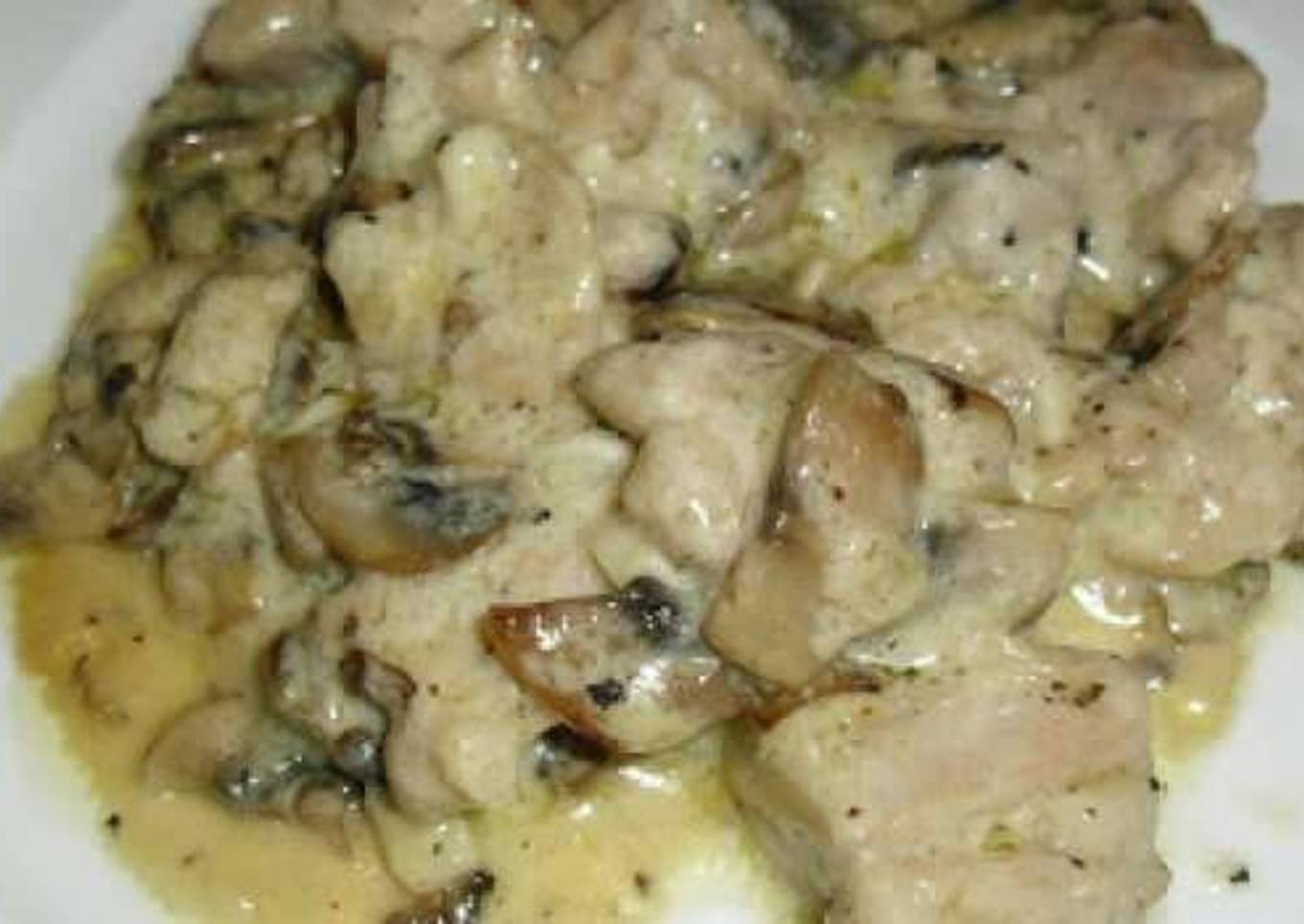 Pollo en crema con hongos