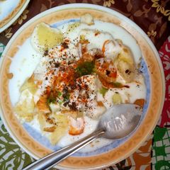 A picture of Dahi bhalle.