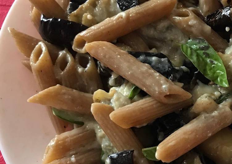 Penne integrali melenzane gorgonzola e basilico