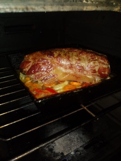 Una foto de Bondiola de cerdo a la cerveza al horno