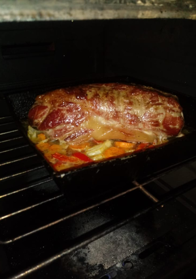Una foto de Bondiola de cerdo a la cerveza al horno