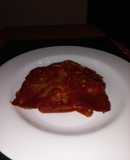 Lasaña rellena con salsa de tomates de carne molida
