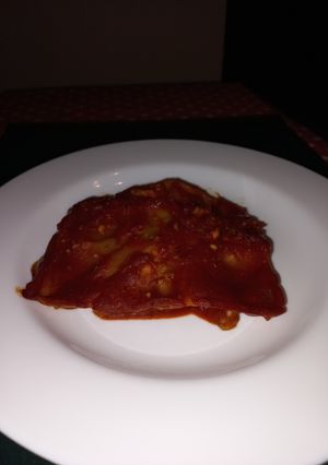 Una foto de Lasaña rellena con salsa de tomates de carne molida
