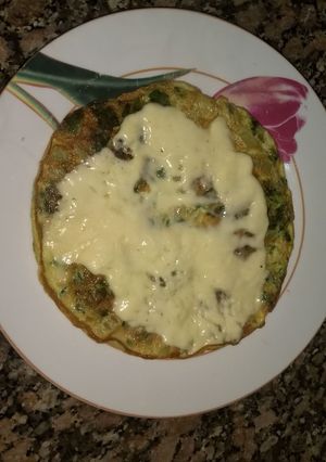 Una foto de Omelette de acelga abierto ligth