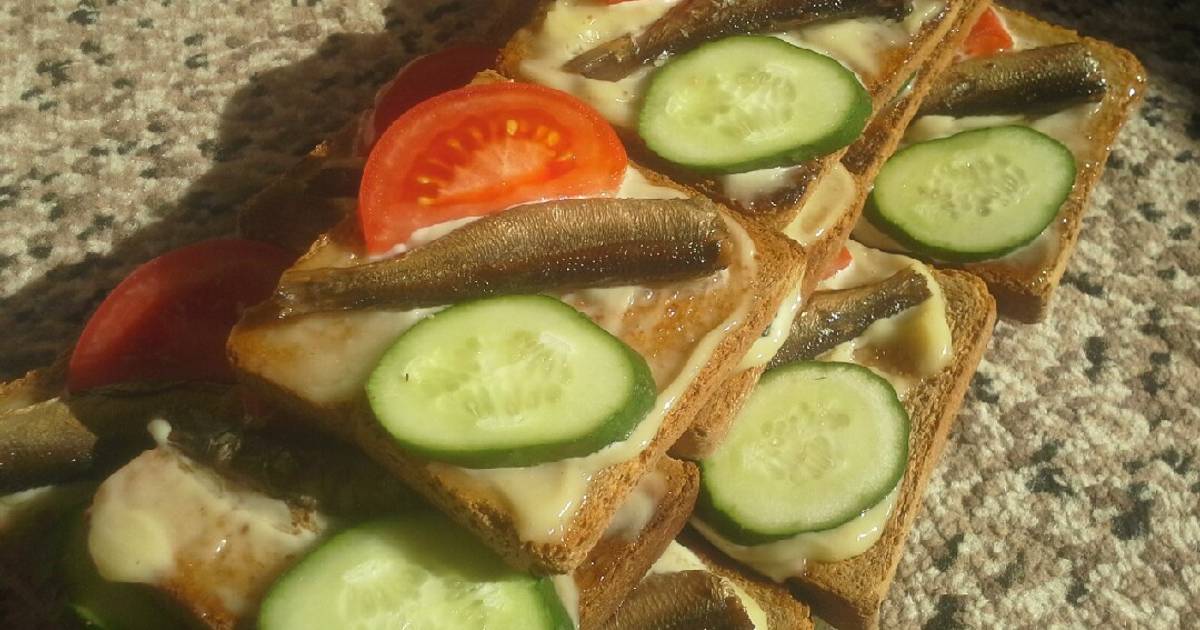 Сколько калорий в бутерброде со шпротами. Бутерброд со шпротами калорийность. Закуска со шпротами. Как называется бутерброды со шпротами. Бутерброд со шпротами калорийность.