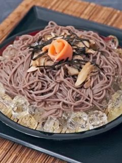 全聯食譜之爸爸回家做晚飯-燻鮭魚蕎麥冷麵 的食譜成品照片