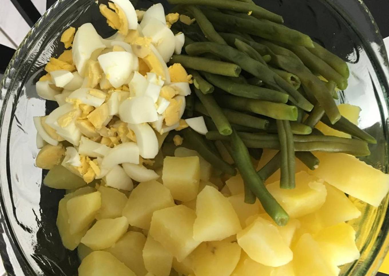 Ensalada de chauchas, papas y huevo duro