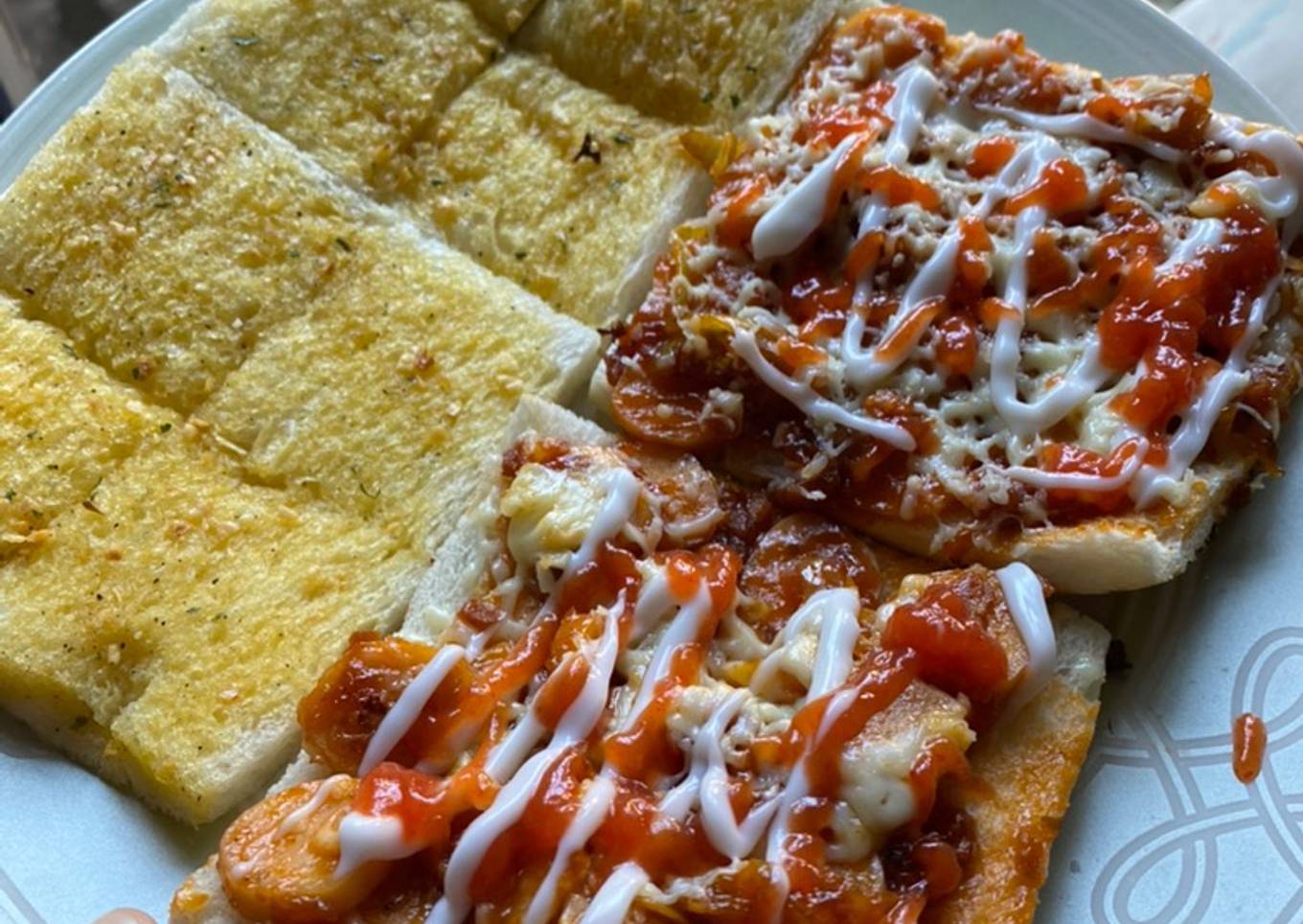 Pizza roti + garlic bread ala pizza hut ������