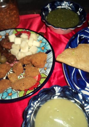 Una foto de Taquitos de puré papa con picadillo del relleno del pavo las correa