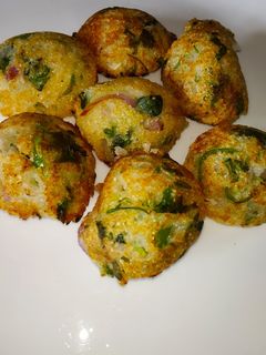 ரவா பணியாரம்(Rava paniyaram recipe in tamil) செய்முறை முக்கிய புகைப்படம்