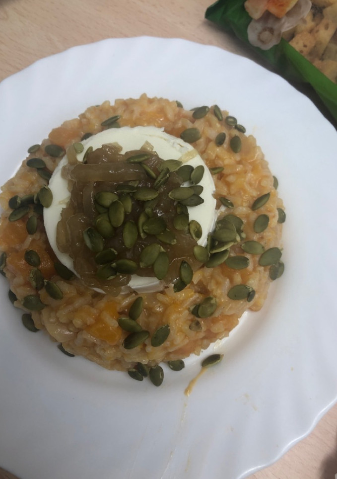 Una foto de 264. Risotto de calabaza con queso de cabra y cebolla caramelizada (principal arroz)