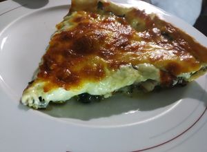 Una foto de Tarta de espinaca, acelga, queso y panceta