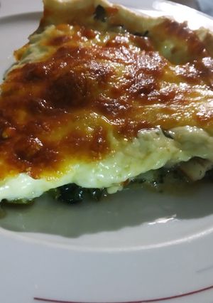 Una foto de Tarta de espinaca, acelga, queso y panceta