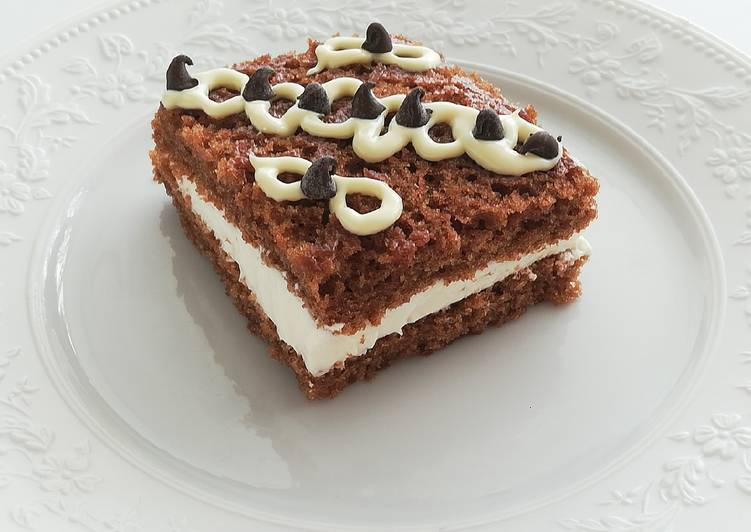 Génoise au cacao avec chantilly au miel