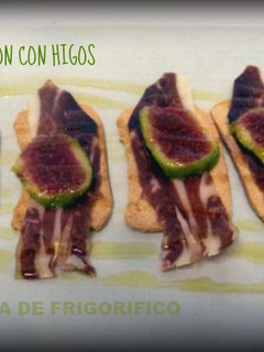 Una foto de Tapa de jamón con higos