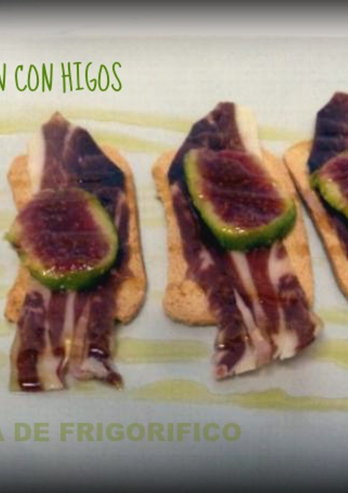 Una foto de Tapa de jamón con higos