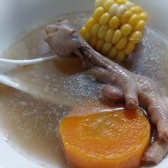 A picture of Chicken Feet Soup 眉豆花生雞腳湯.