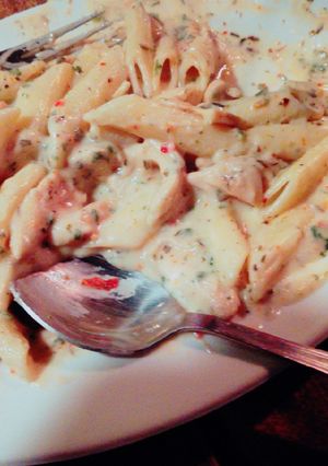 A picture of White sauce pasta.