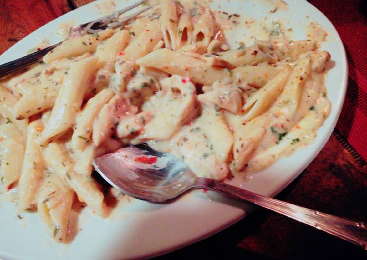 White sauce pasta