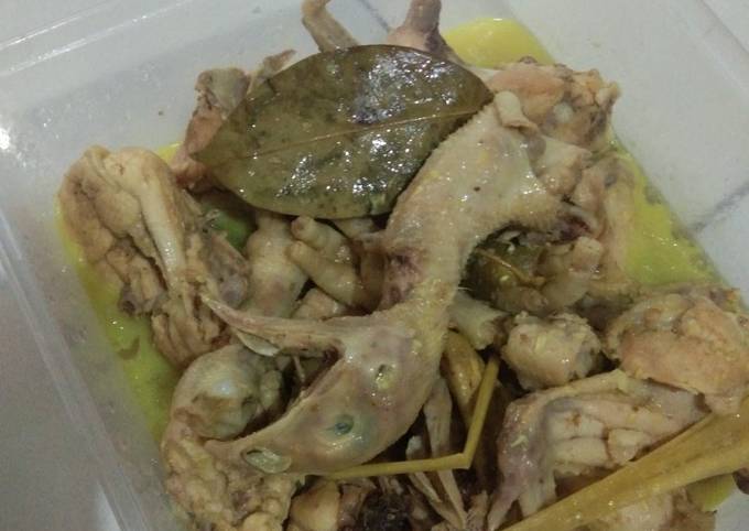 AYAM UNGKEP TINGGAL GORENG. PRAKTIS DAN SEDERHANA UNTUK SAHUR