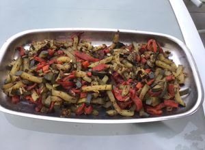 Une photo de Courgette et poivrons rouges aux épices masala