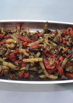 Une photo de Courgette et poivrons rouges aux épices masala