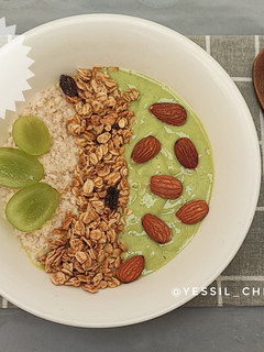 Foto resep Smoothies Avocado with Almond, Oat and Granola