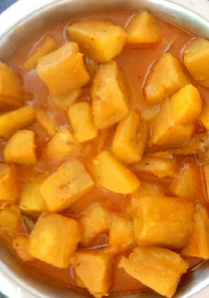 কাঁচা কলা আলুর নিরমিষ তরকারি রেসিপির প্রধান ছবি