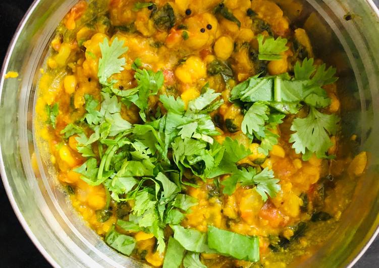 દાલ પાલક (Dal Palak Recipe In Gujarati)
